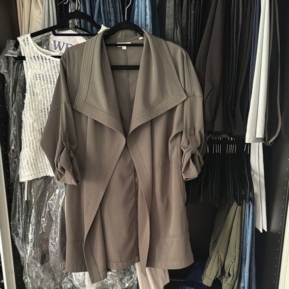 Max Studio Green Trench Coat with Notched Lapels - Picture 6 of 6